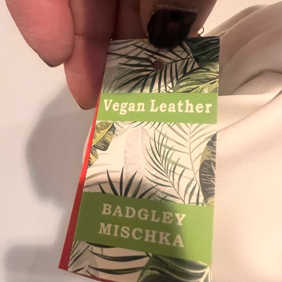 Badgley Mischka. Clutch  purse w/White Chain Strap Women's Bag - Picture 4 of 6